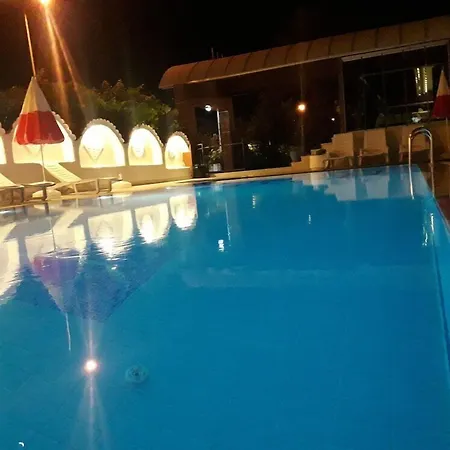 מלון Minay 3*